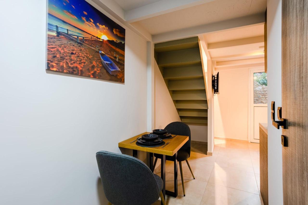 Uncover Kalamata'S Hidden Gem - Cosy City Nest Exterior foto